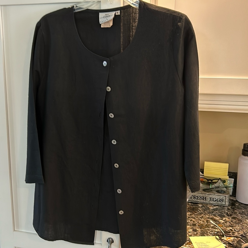 Classy black button down top,3/4 length sleeves